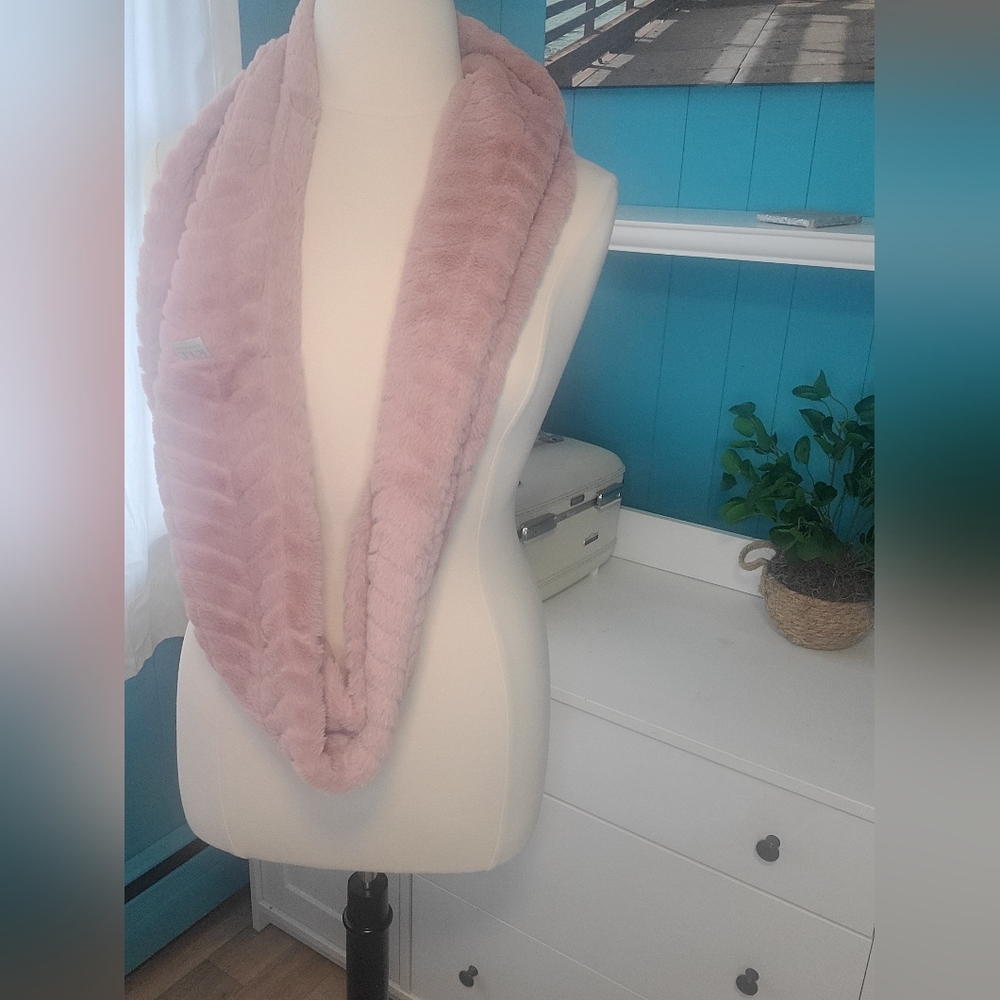 Pink faux fur chevron infinity scarf